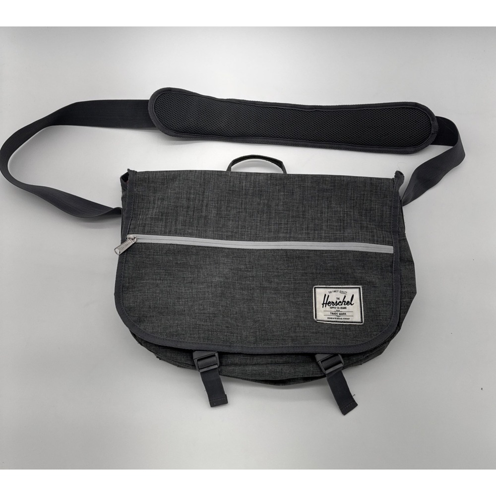 Herschel Cove Crosshatch grey Messenger Bag Crossbody Strap college computer bag